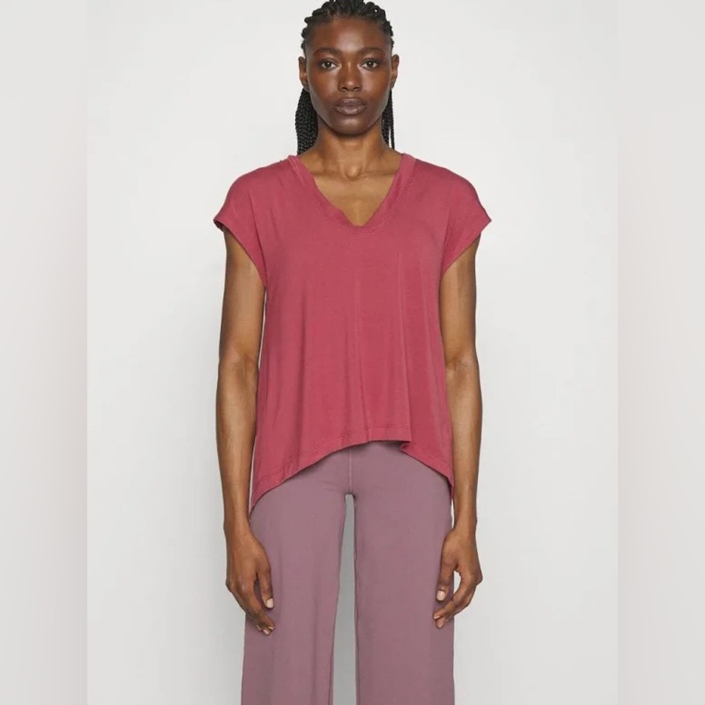 Athleta Explore Tee